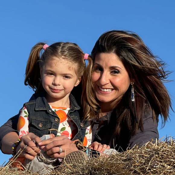 Meet your Posher, Marisa 🤩 @mcrocker1314 - Picture 7 of 9